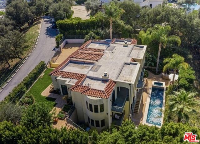 3110 Benedict Canyon Drive, Beverly Hills CA: https://media.crmls.org/mediaz/f4d6716c-cd3c-4d29-96ed-458c9ab77299.jpg