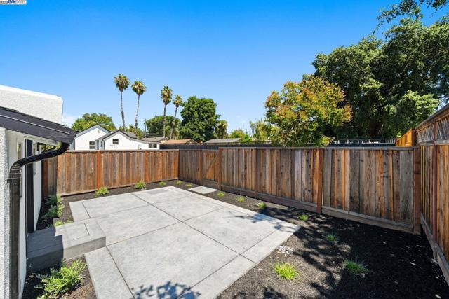 1038 Division St, Pleasanton CA: https://media.crmls.org/mediaz/f4d6bb19-0c8d-4b7c-aeb6-1471565c1f50.jpg