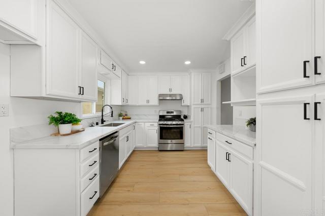 9015 Sovereign Rd, San Diego CA: https://media.crmls.org/mediaz/f4d6e323-0cd1-4d56-9666-bf2cfdb376a0.jpg