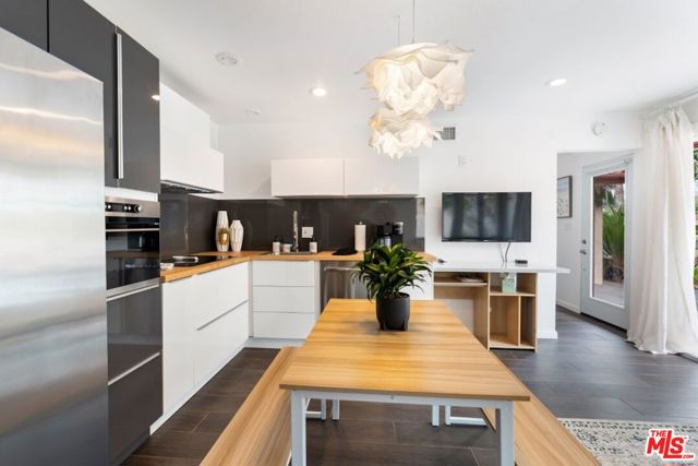 5916 Via Zurita, La Jolla CA: https://media.crmls.org/mediaz/f4d71083-1f98-49fd-8b73-ba82f7beeb9a.jpg