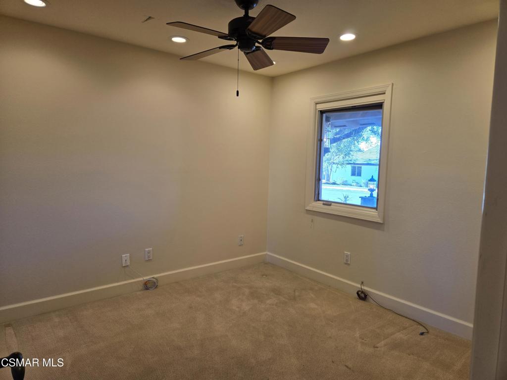 https://media.crmls.org/mediaz/f4d71539-abff-472a-b833-fe5efaa5a8cd.jpg?preset=X-Large