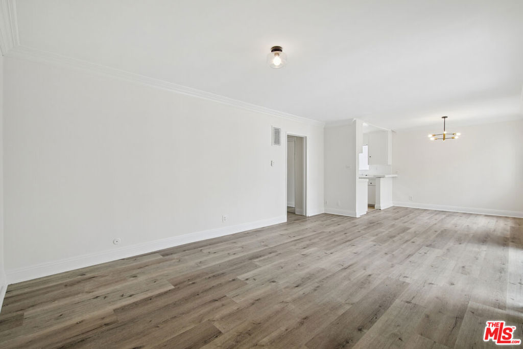 7540 Hampton #206