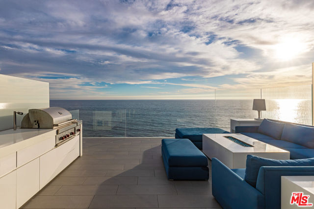 31636 Sea Level Drive, Malibu CA: https://media.crmls.org/mediaz/f4d98a36-ba66-4d0d-af27-db2cd0d2d31f.jpg