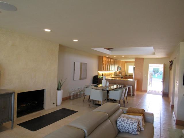 48440 Racquet Lane, Palm Desert CA: https://media.crmls.org/mediaz/f4d9ac2b-def0-4102-b268-0653e3ffb43c.jpg
