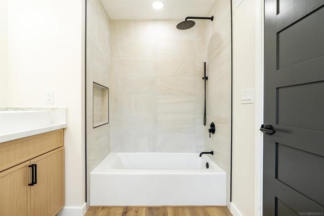 3624 Governor Dr, San Diego CA: https://media.crmls.org/mediaz/f4d9e40b-8f04-4af7-bd54-f57d5e7111ff.jpg