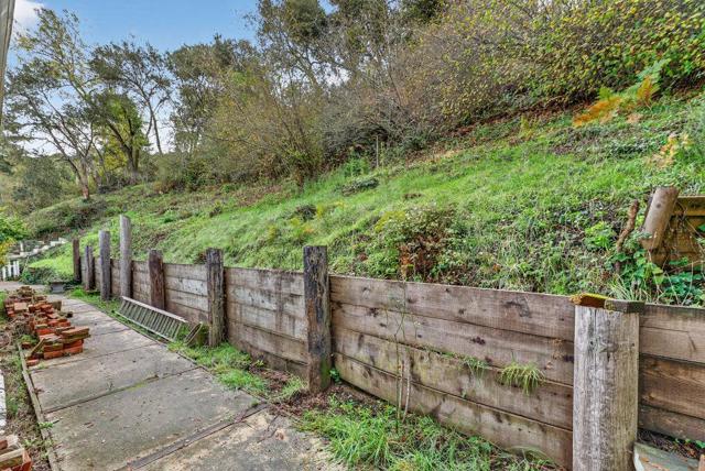 885 Larkin Valley Road, Watsonville CA: https://media.crmls.org/mediaz/f4d9f1de-3170-41de-9658-c69fb8a6ef20.jpg