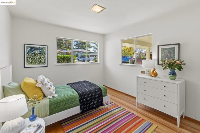 18076 Jaymark Ct, Castro Valley CA: https://media.crmls.org/mediaz/f4da9aa2-9557-4edb-929d-4f5089320cc0.jpg