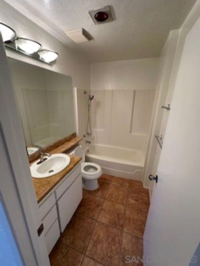 MLS #250028392SD img 2
