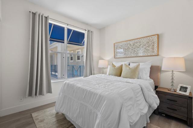700 Baltic Circle, Redwood City CA: https://media.crmls.org/mediaz/f4db231d-4563-462a-bcd1-46dadb5ee9b3.jpg