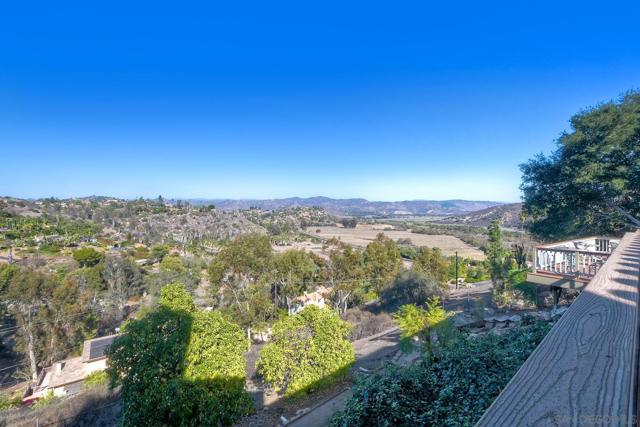 2848 Sunset Hills, Escondido CA: https://media.crmls.org/mediaz/f4dba47a-54c1-47e9-a42a-b2032d44e19c.jpg