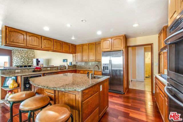 4272 Don Carlos Drive, Los Angeles CA: https://media.crmls.org/mediaz/f4dc2a65-6eaf-4d5b-80a0-fb181b6a0720.jpg