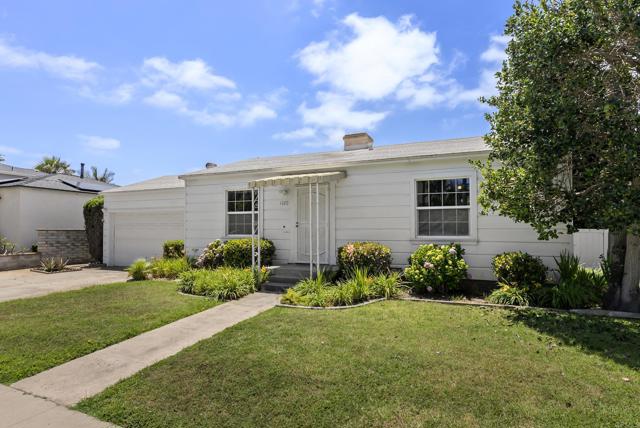 1120 Devonshire Drive, Ocean Beach (San Diego) CA: https://media.crmls.org/mediaz/f4dc6dbd-1e48-4b80-949c-057c43be17b2.jpg