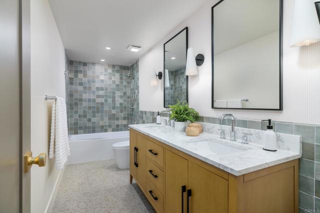 2193 Harbour Heights Rd, San Diego CA: https://media.crmls.org/mediaz/f4dc923f-95f3-40f4-8193-3e412af0cf81.jpg