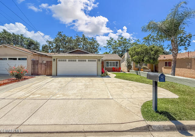 768 Brossard Drive, Thousand Oaks CA: https://media.crmls.org/mediaz/f4dcf490-0f96-4a6f-8919-1f95c17135c9.jpg