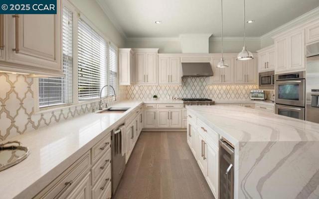 130 Arundel Dr, Hayward CA: https://media.crmls.org/mediaz/f4dd158e-cc7c-4688-835d-47f305d7c57b.jpg