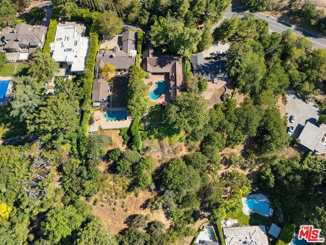15401 Mulholland Drive, Los Angeles CA: https://media.crmls.org/mediaz/f4dd4094-b6b1-4ca7-b579-c427e05cec5b.jpg