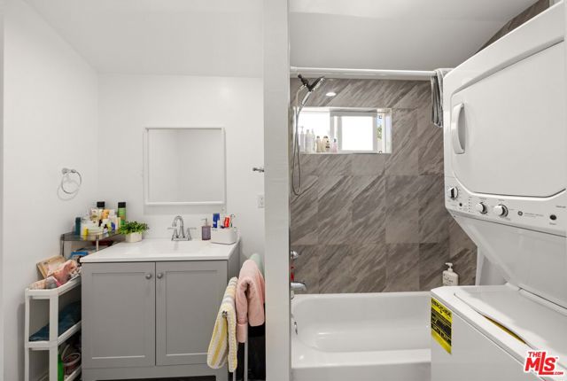 7752 Le Berthon Street, Tujunga CA: https://media.crmls.org/mediaz/f4dd7345-94d2-4858-969b-b9bbd6fd6c4e.jpg