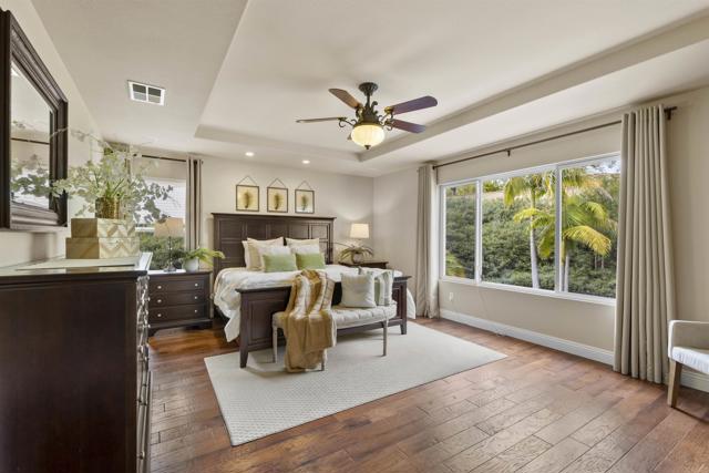 Detail Gallery Image 12 of 29 For 10949 Spicewood Ct, San Diego,  CA 92130 - 5 Beds | 4/1 Baths