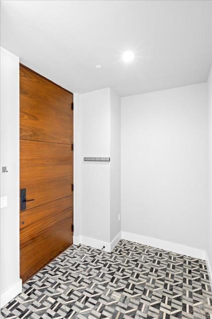 Detail Gallery Image 6 of 28 For 2677 State St #301,  Carlsbad,  CA 92008 - 2 Beds | 2/1 Baths