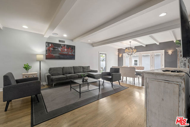 12423 Martha Street, Valley Village CA: https://media.crmls.org/mediaz/f4df3197-8af0-4774-ad64-94389ad37f80.jpg