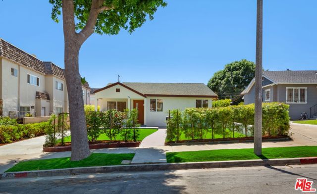 120 W Ellis Avenue, Inglewood CA: https://media.crmls.org/mediaz/f4df4fed-aa33-4a11-b8fb-ab389330f0c0.jpg
