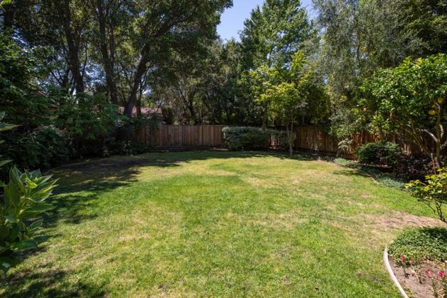 555 Hermosa Way, Menlo Park CA: https://media.crmls.org/mediaz/f4dffbfe-1fb0-4ae7-83cb-8ae3ff20a35e.jpg