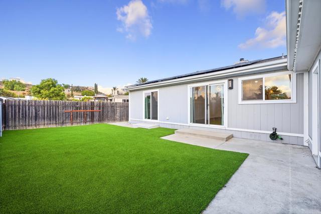 12694 Jackson Heights Drive, El Cajon CA: https://media.crmls.org/mediaz/f4e00ff1-24e2-4211-a16e-e5e6676cff7f.jpg