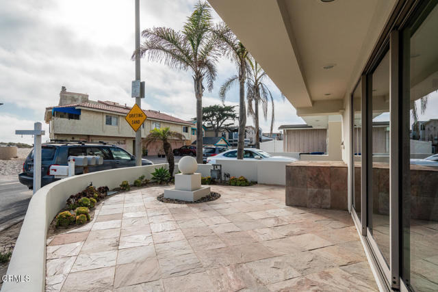 3300 Ocean Drive, Oxnard CA: https://media.crmls.org/mediaz/f4e07795-71a4-4799-ad78-91f6282c9834.jpg