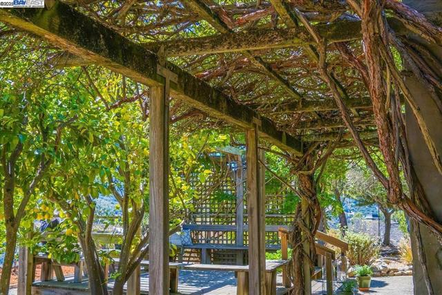 15335 Via Los Tulares, Carmel Valley CA: https://media.crmls.org/mediaz/f4e0ebe4-4f9f-41fe-be09-6ffbb10317dc.jpg
