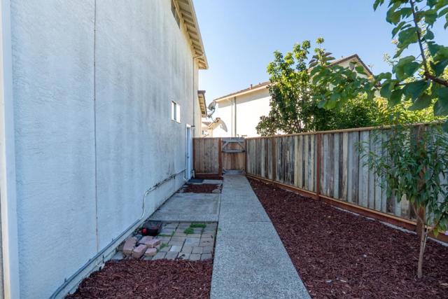 441 Adrian Court, Hollister CA: https://media.crmls.org/mediaz/f4e17239-7757-4f75-8534-eb3bf62c6999.jpg