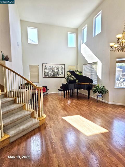881 Meadow View Dr, Richmond CA: https://media.crmls.org/mediaz/f4e1d9e9-aa07-4dde-872a-a76883be99d2.jpg