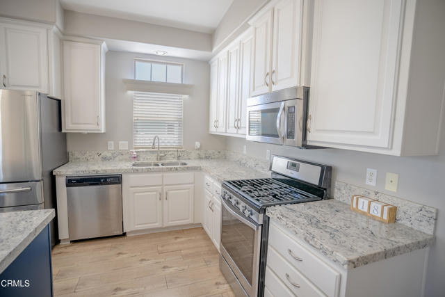 Detail Gallery Image 11 of 49 For 229 Remington Ave #229,  Ventura,  CA 93003 - 2 Beds | 2 Baths