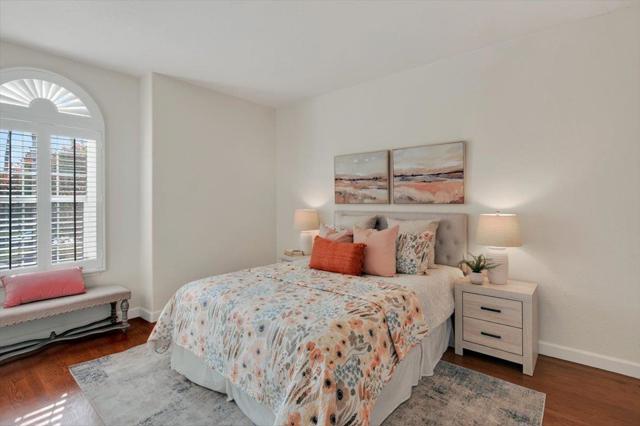 1190 Maria Privada, Mountain View CA: https://media.crmls.org/mediaz/f4e2db18-dfad-4c6c-a8e9-bd3faad7d5e6.jpg