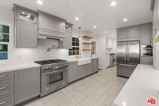 2427 Benedict Canyon Drive, Beverly Hills CA: https://media.crmls.org/mediaz/f4e34895-2936-405f-a7d7-aa54a4fe9546.jpg