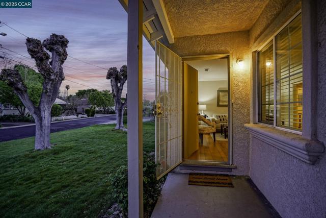 1551 Orange Street, Concord CA: https://media.crmls.org/mediaz/f4e3d7d6-beb0-4689-81fb-b0a725af4426.jpg