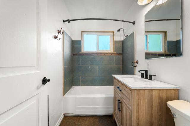 406 26 S Grape St, Escondido CA: https://media.crmls.org/mediaz/f4e3d881-f42f-4a62-bb33-b384a76f200b.jpg