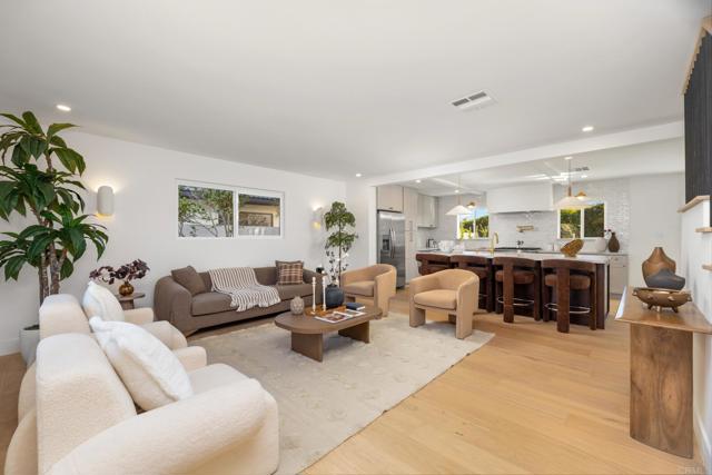 Detail Gallery Image 3 of 35 For 21792 Kaneohe Ln, Huntington Beach,  CA 92646 - 5 Beds | 2/1 Baths