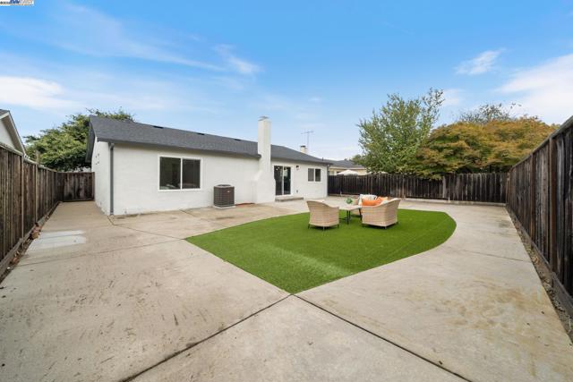 31314 San Andreas Dr, Union City CA: https://media.crmls.org/mediaz/f4e3df04-c739-4c34-a744-5d73a1987ddd.jpg