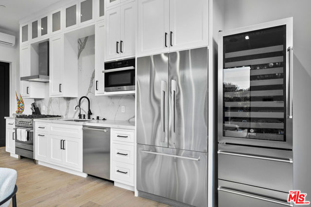 3140 Coldwater Canyon, Studio City CA: https://media.crmls.org/mediaz/f4e412a4-1e77-45e5-94a0-7b9762f857ad.jpg