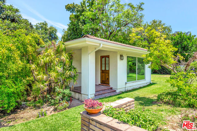 1100 Rodeo Road, Arcadia CA: https://media.crmls.org/mediaz/f4e46217-3625-40a8-89c8-30eaad64ada4.jpg