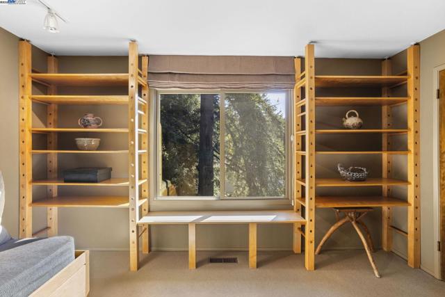 3 Abbott Way, Piedmont CA: https://media.crmls.org/mediaz/f4e49b86-7a89-4b3c-ba09-dc343e615f85.jpg