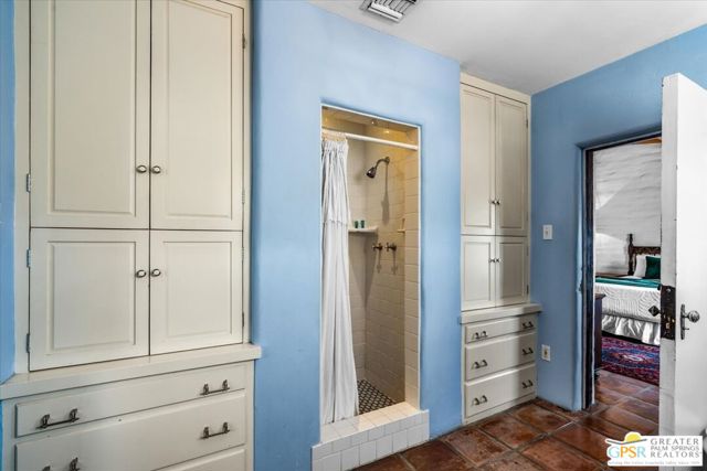 1011 E El Alameda, Palm Springs CA: https://media.crmls.org/mediaz/f4e51b9d-45ea-4d14-9fdb-f2b6670e2633.jpg