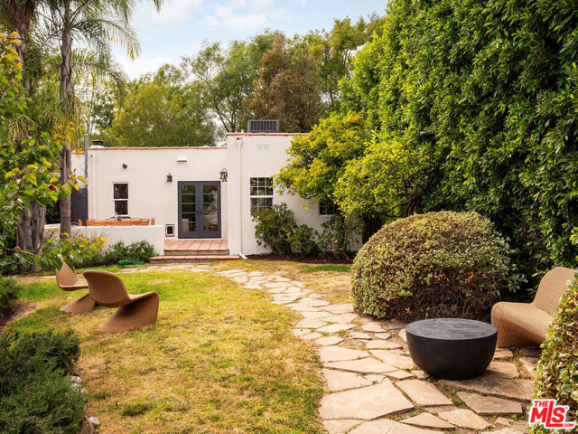 1444 S Sierra Bonita Avenue, Los Angeles CA: https://media.crmls.org/mediaz/f4e54777-ba1d-4595-94e9-7859a480aab3.jpg