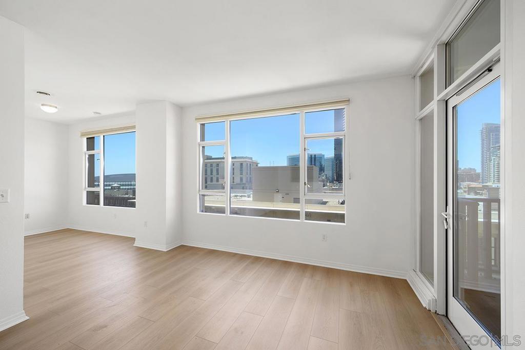 MLS #250027318SD img 9