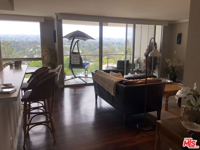 201 OCEAN Avenue, Santa Monica CA: https://media.crmls.org/mediaz/f4e5ec36-f0fa-419a-9153-e4325d1cdffd.jpg