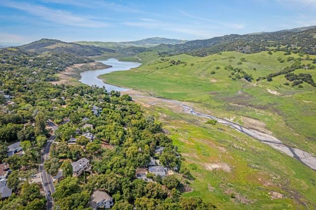 17480 Hoot Owl Way, Morgan Hill CA: https://media.crmls.org/mediaz/f4e7354f-1afc-406a-a39b-e9ce51444e7b.jpg