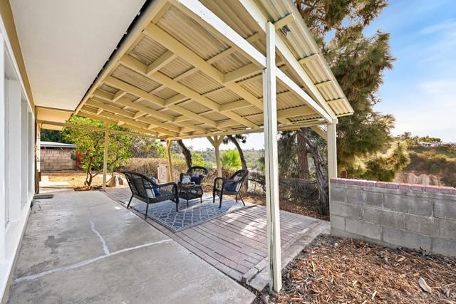 6371 Celia Vista Dr, San Diego CA: https://media.crmls.org/mediaz/f4e7444a-6b53-4cbe-bca2-386c18993088.jpg