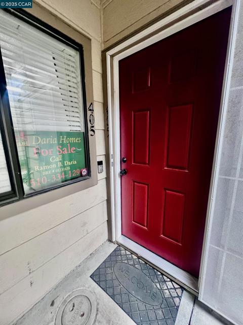 405 405 Weymouth, Hercules CA: https://media.crmls.org/mediaz/f4e75676-f4f7-48db-a175-57385e0e3fb9.jpg