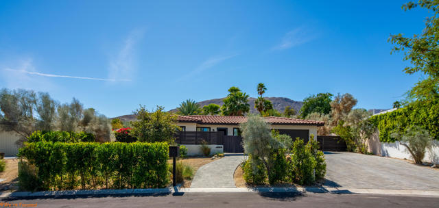 42602 Rancho Mirage Lane, Rancho Mirage CA: https://media.crmls.org/mediaz/f4e7846f-2c35-4e06-9149-f7840db8df9d.jpg