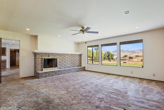 307 Mansfield Road, Hollister CA: https://media.crmls.org/mediaz/f4e825a4-f5e4-441a-af61-3f68892bd493.jpg